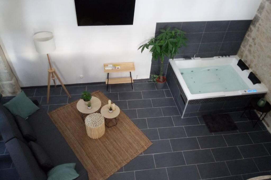 Maison privative, cocooning, zen , avec jacuzzi Mont-Notre-Dame Exterior foto